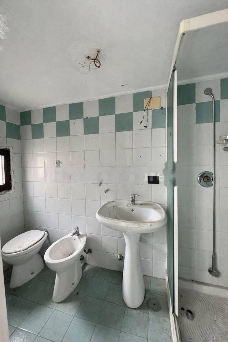 Bathroom before virtual staging